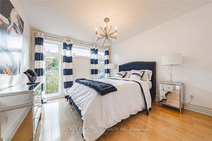 Photo 29 at 712 Highvalley Road, Ancaster, Hamilton