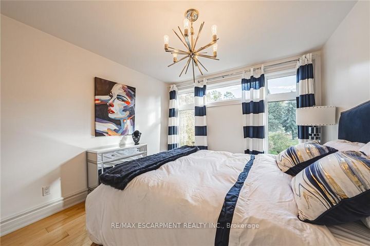 Photo 30 at 712 Highvalley Road, Ancaster, Hamilton