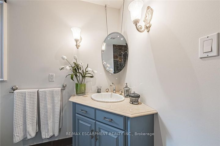 Photo 31 at 712 Highvalley Road, Ancaster, Hamilton