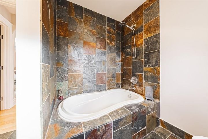 Photo 32 at 712 Highvalley Road, Ancaster, Hamilton