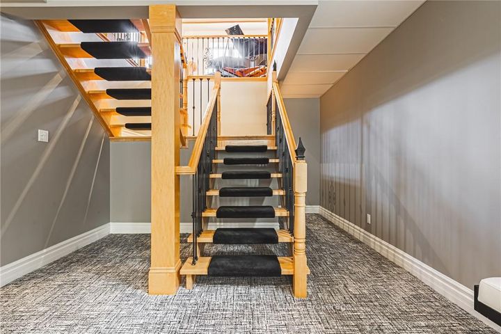 Photo 33 at 712 Highvalley Road, Ancaster, Hamilton