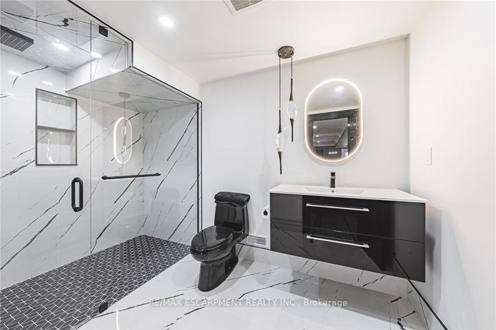 Photo 38 at 712 Highvalley Road, Ancaster, Hamilton