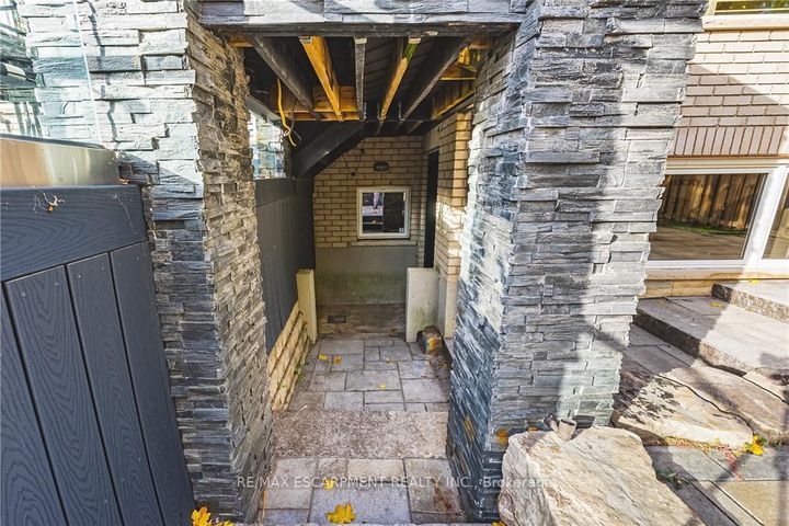 Photo 47 at 712 Highvalley Road, Ancaster, Hamilton