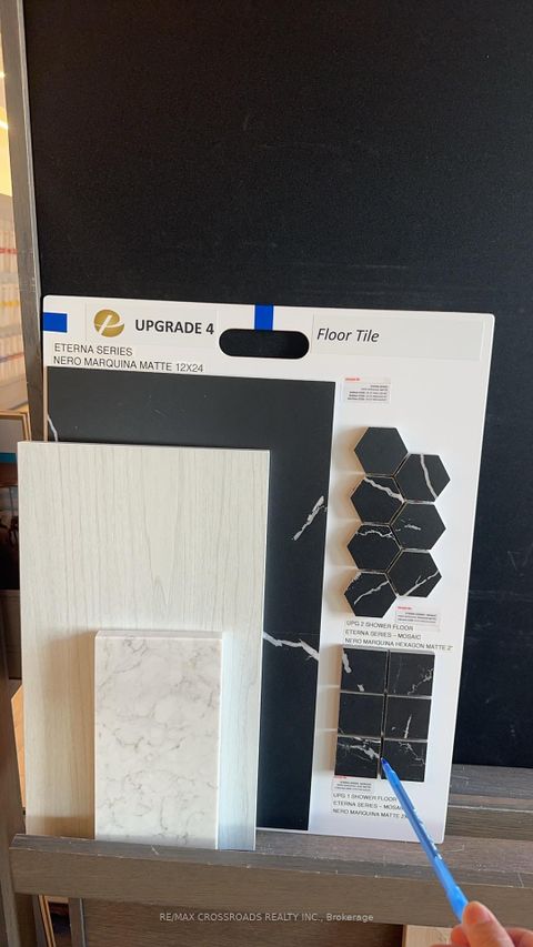 Photo 4 at 5 Kane Crescent, Bayview Northeast, Aurora