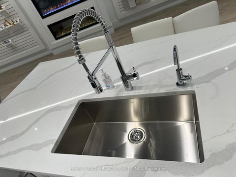 Photo 8 at 5 Kane Crescent, Bayview Northeast, Aurora