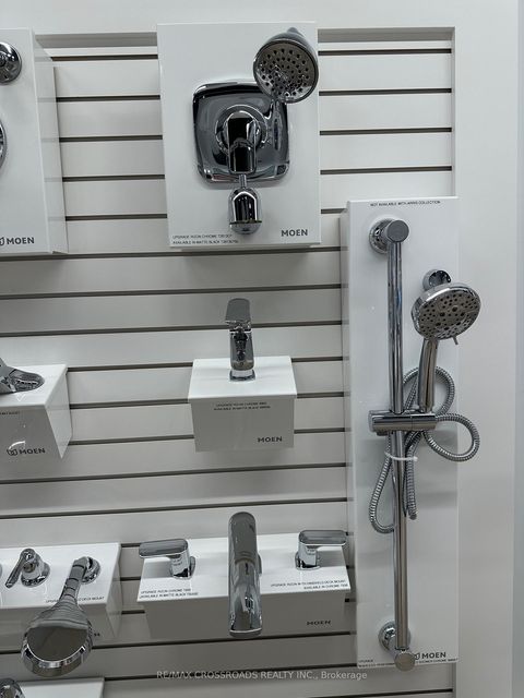 Photo 10 at 5 Kane Crescent, Bayview Northeast, Aurora