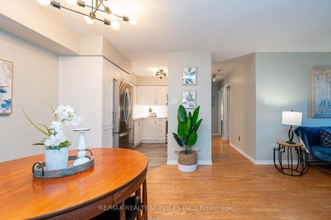 Photo 7 at 1713 - 1478 Pilgrims Way, GA Glen Abbey, Oakville