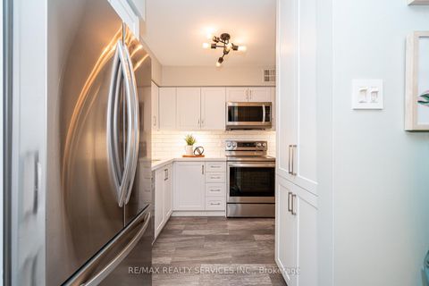 Photo 14 at 1713 - 1478 Pilgrims Way, GA Glen Abbey, Oakville