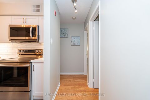 Photo 18 at 1713 - 1478 Pilgrims Way, GA Glen Abbey, Oakville