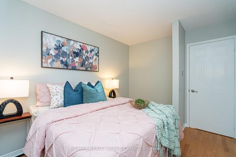 Photo 31 at 1713 - 1478 Pilgrims Way, GA Glen Abbey, Oakville