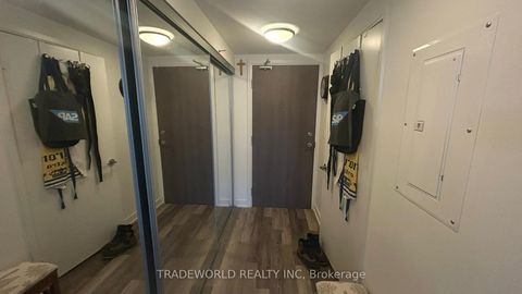 Photo 13 at 401E - 576 Front Street W, Waterfront Communities C1, Toronto