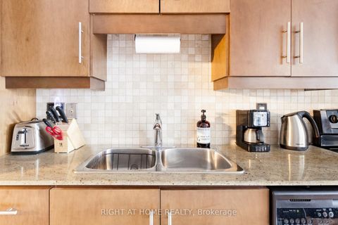 Photo 4 at 319 - 20 Blue Jays Way, Waterfront Communities C1, Toronto