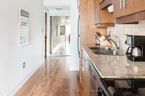 Photo 5 at 319 - 20 Blue Jays Way, Waterfront Communities C1, Toronto