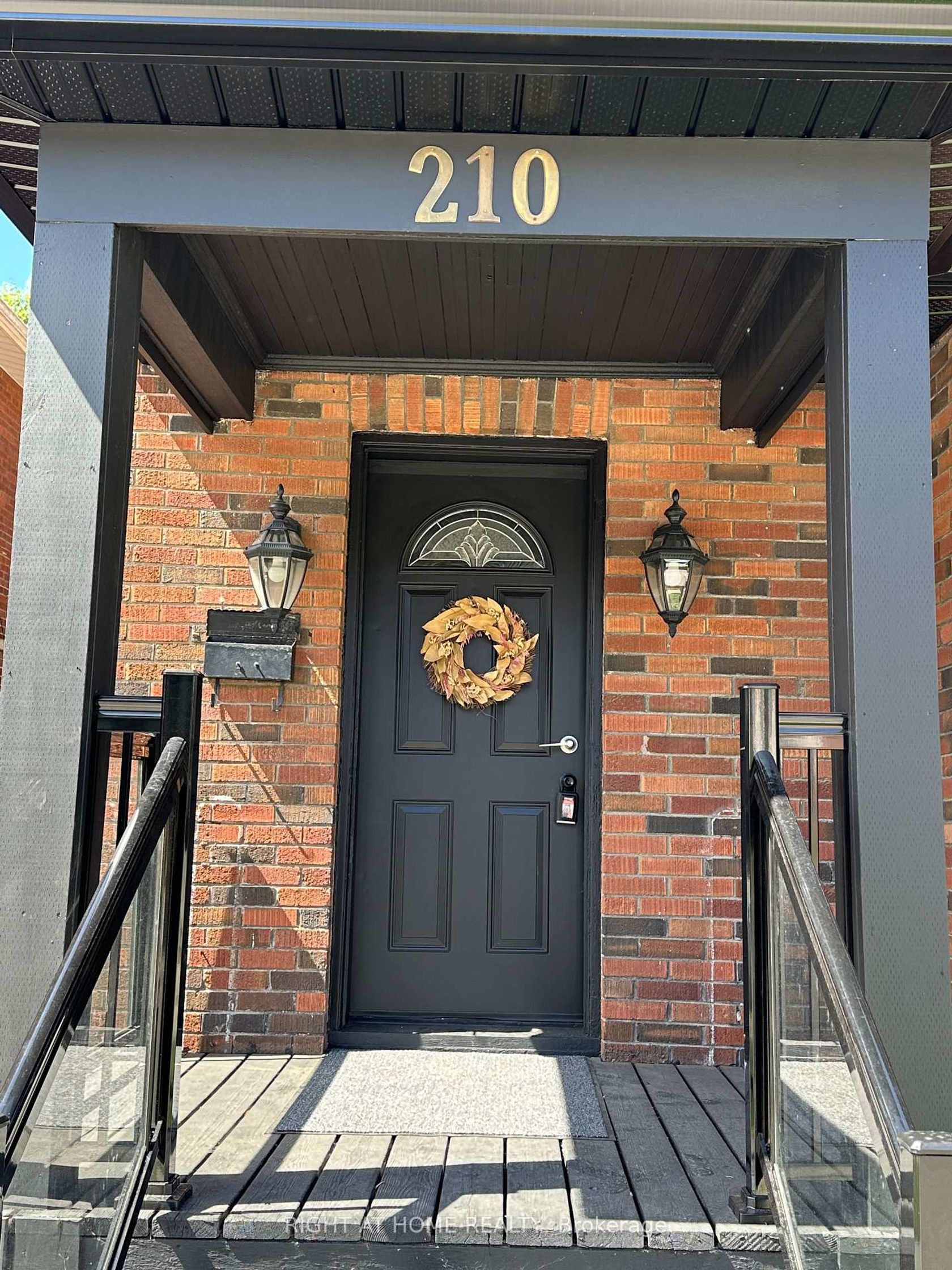 210 Dearborn Avenue, O'Neill, Oshawa 