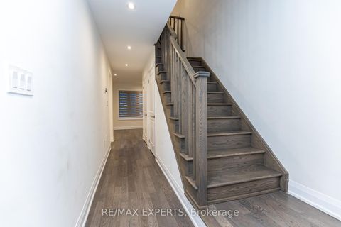 Photo 6 at 190 Moneypenny Place, Beverley Glen, Vaughan