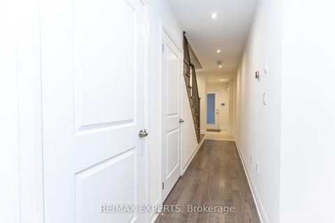 Photo 7 at 190 Moneypenny Place, Beverley Glen, Vaughan