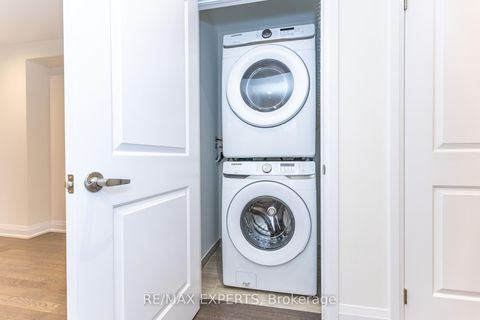 Photo 8 at 190 Moneypenny Place, Beverley Glen, Vaughan