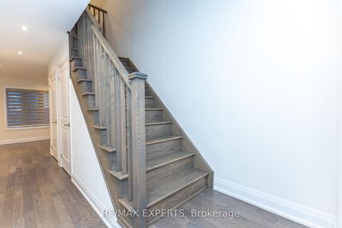 Photo 11 at 190 Moneypenny Place, Beverley Glen, Vaughan