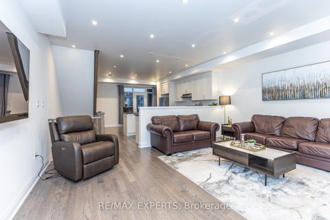 Photo 12 at 190 Moneypenny Place, Beverley Glen, Vaughan