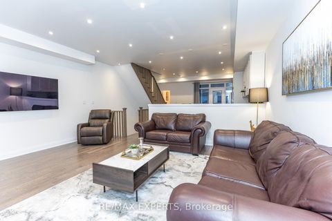 Photo 13 at 190 Moneypenny Place, Beverley Glen, Vaughan