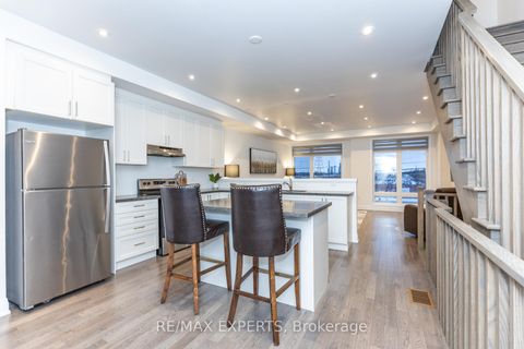 Photo 14 at 190 Moneypenny Place, Beverley Glen, Vaughan