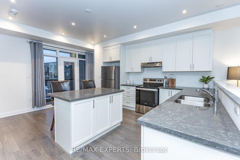 Photo 19 at 190 Moneypenny Place, Beverley Glen, Vaughan