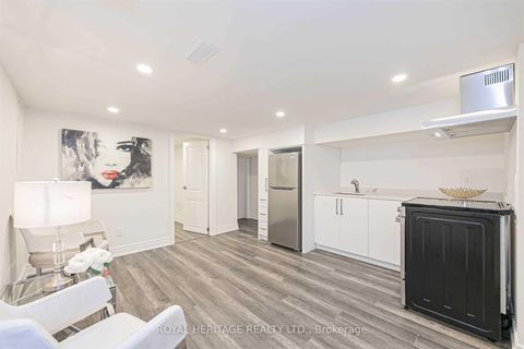 Photo 3 at 66a Bellevue Avenue, Chinatown, Toronto