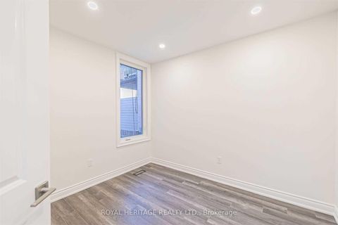 Photo 12 at 66a Bellevue Avenue, Chinatown, Toronto