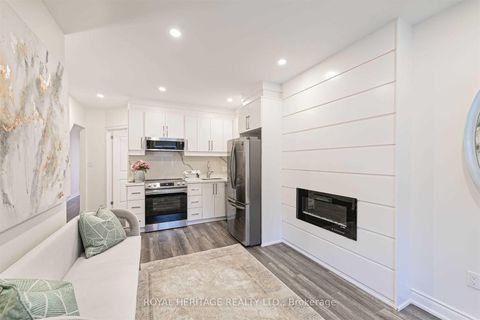 Photo 17 at 66a Bellevue Avenue, Chinatown, Toronto