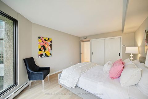 Photo 27 at 1110 - 65 Harbour Square, Waterfront Communities C1, Toronto