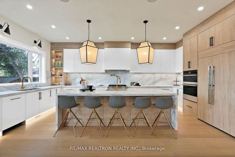 Photo 10 at 18 Glen Eden Crescent, Parkview, Toronto