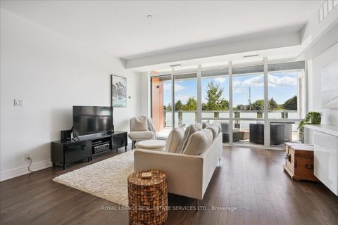 Photo 3 at 105 - 3028 Creekshore Common, GO Glenorchy, Oakville