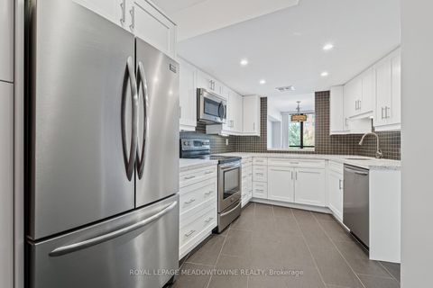 Photo 12 at 506 - 1230 Marlborough Court, CP College Park, Oakville