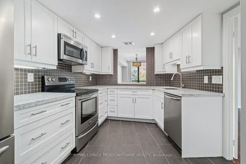 Photo 13 at 506 - 1230 Marlborough Court, CP College Park, Oakville