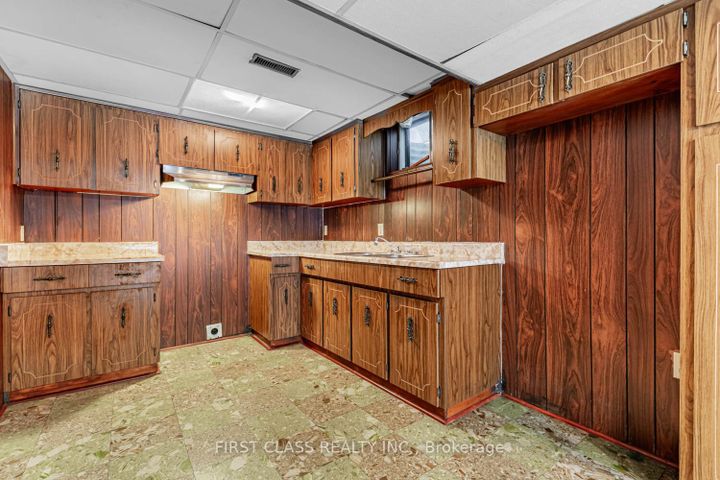 Photo 23 at 211 Shawnee Circle, Pleasant View, Toronto