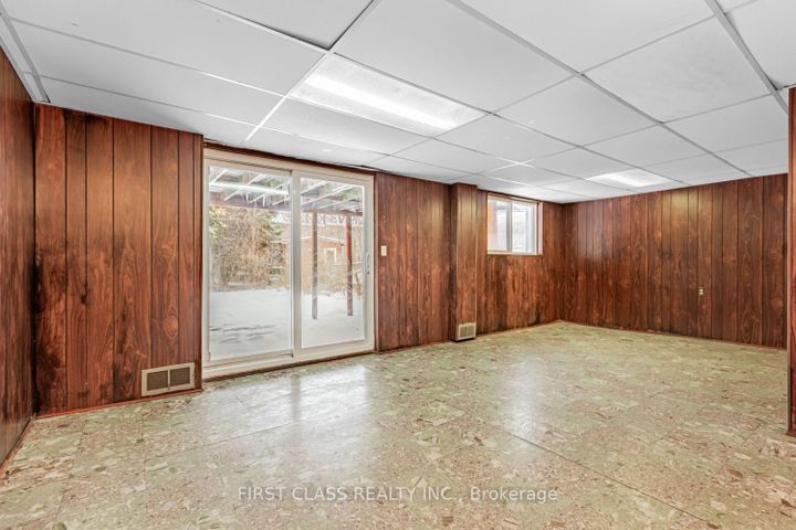 Photo 24 at 211 Shawnee Circle, Pleasant View, Toronto