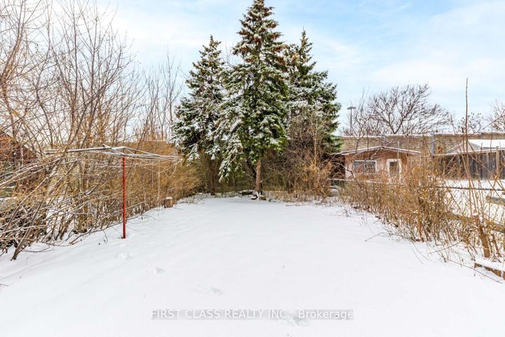 Photo 31 at 211 Shawnee Circle, Pleasant View, Toronto