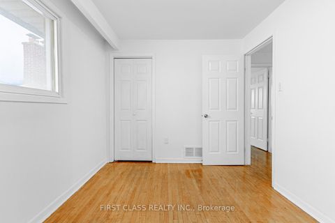 Photo 14 at 211 Shawnee Circle, Pleasant View, Toronto