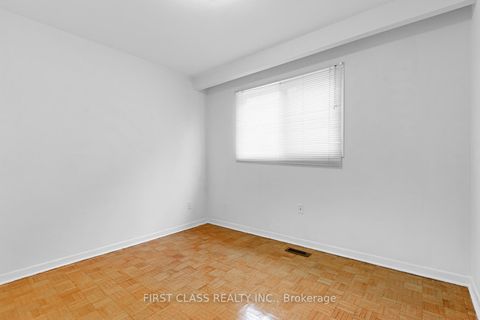 Photo 16 at 211 Shawnee Circle, Pleasant View, Toronto