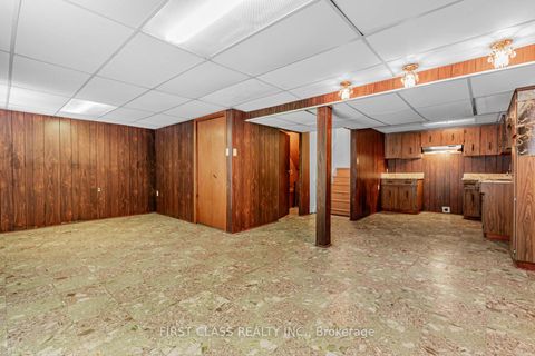 Photo 22 at 211 Shawnee Circle, Pleasant View, Toronto