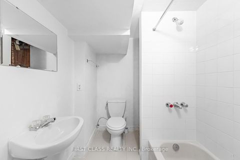 Photo 25 at 211 Shawnee Circle, Pleasant View, Toronto