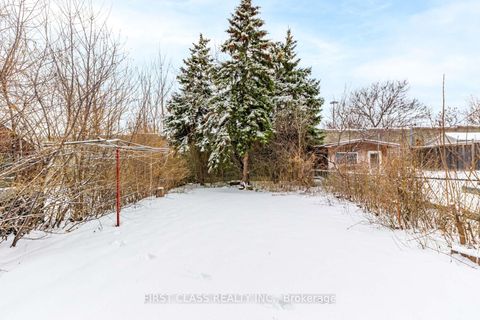 Photo 31 at 211 Shawnee Circle, Pleasant View, Toronto