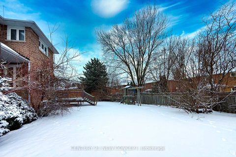 Photo 11 at 38A Avonlea Place, Doncrest, Richmond Hill