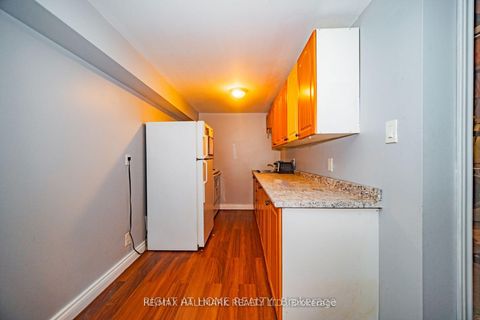 Photo 7 at 4 Devins Drive, Aurora Heights, Aurora