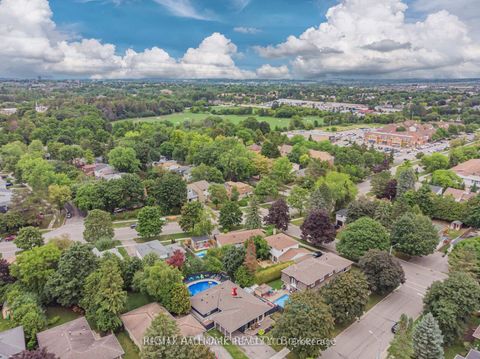 Photo 9 at 4 Devins Drive, Aurora Heights, Aurora