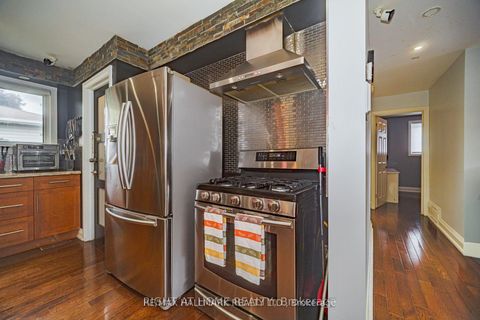 Photo 11 at 4 Devins Drive, Aurora Heights, Aurora