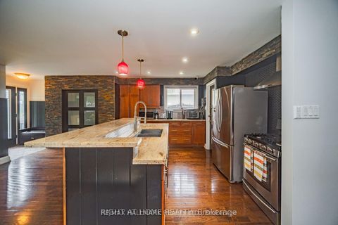 Photo 19 at 4 Devins Drive, Aurora Heights, Aurora