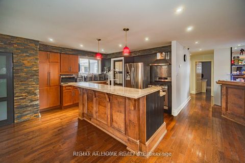 Photo 27 at 4 Devins Drive, Aurora Heights, Aurora