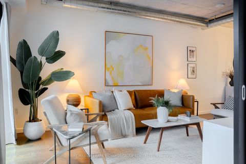 Photo 8 at 613 - 51 Trolley Crescent, Moss Park, Toronto