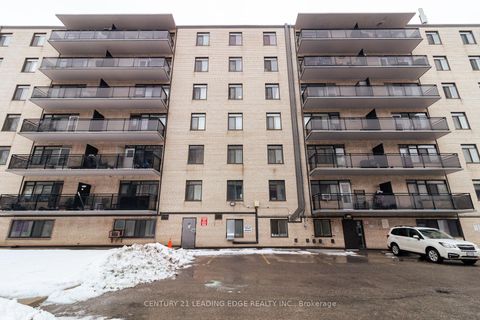 Photo 2 at 709 - 825 Kennedy Road, Ionview, Toronto